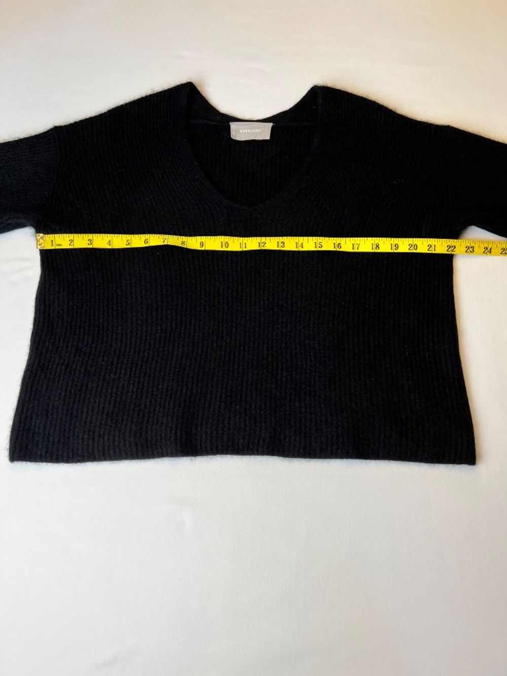 Everlane Cashmere Ribbed V-Neckline Cropped Sweater - Picture 4 of 9